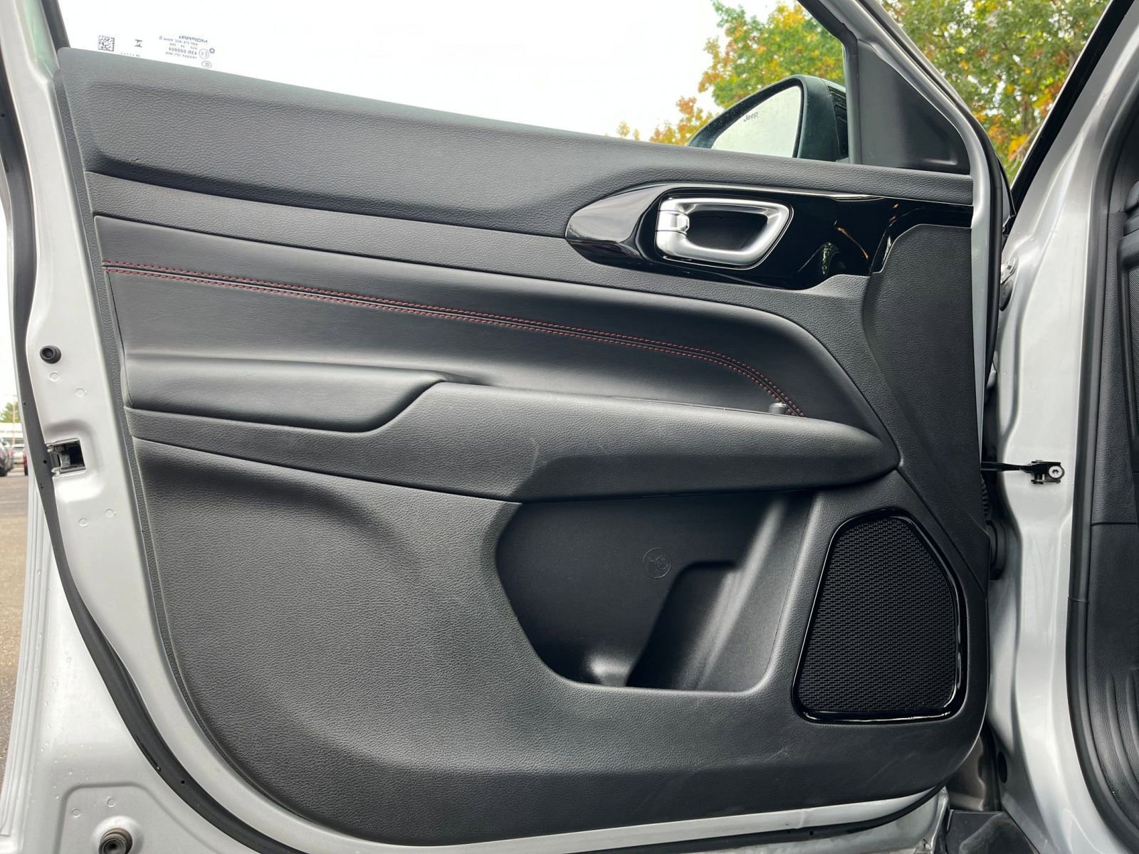 Used 2025 Jeep Compass Trailhawk w/ Trailer Tow Group image 21