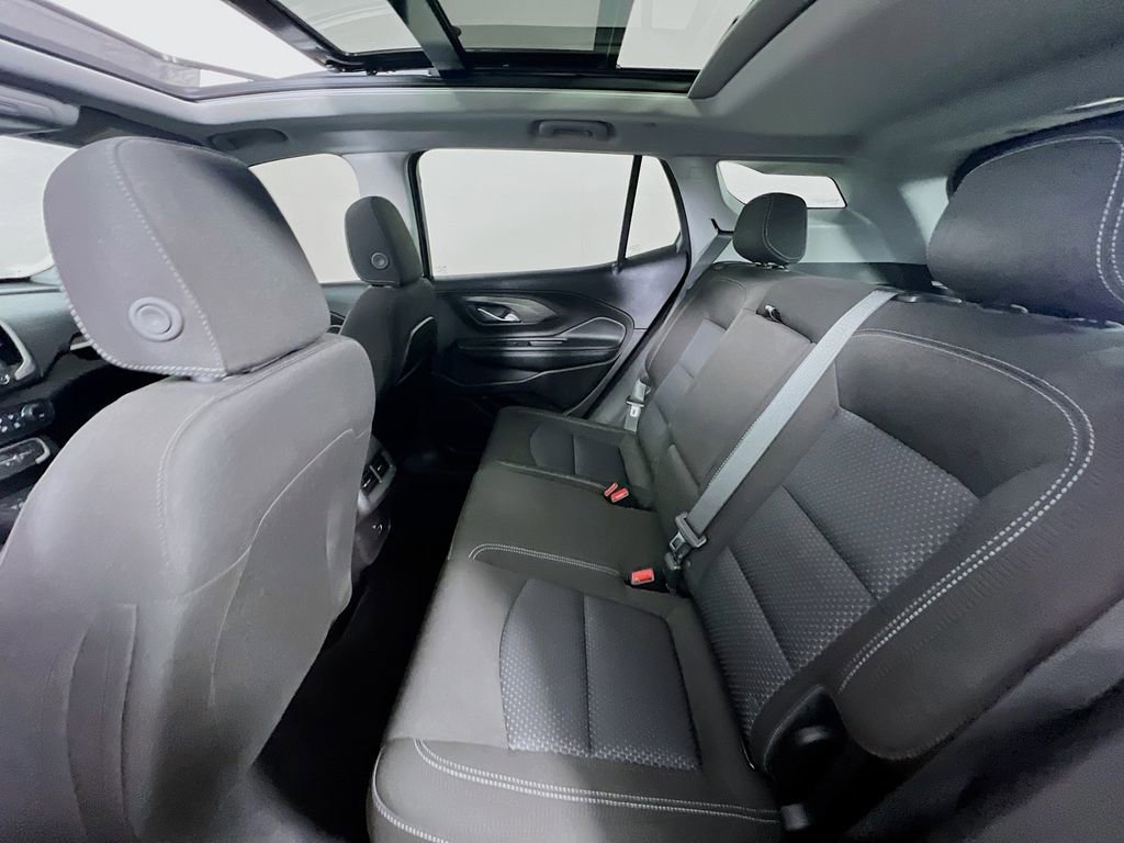 Used 2024 GMC Terrain SLE w/ Driver Convenience Package image 24