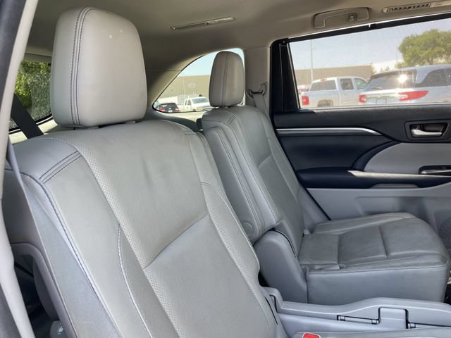 Used 2017 Toyota Highlander Limited FWD image 25