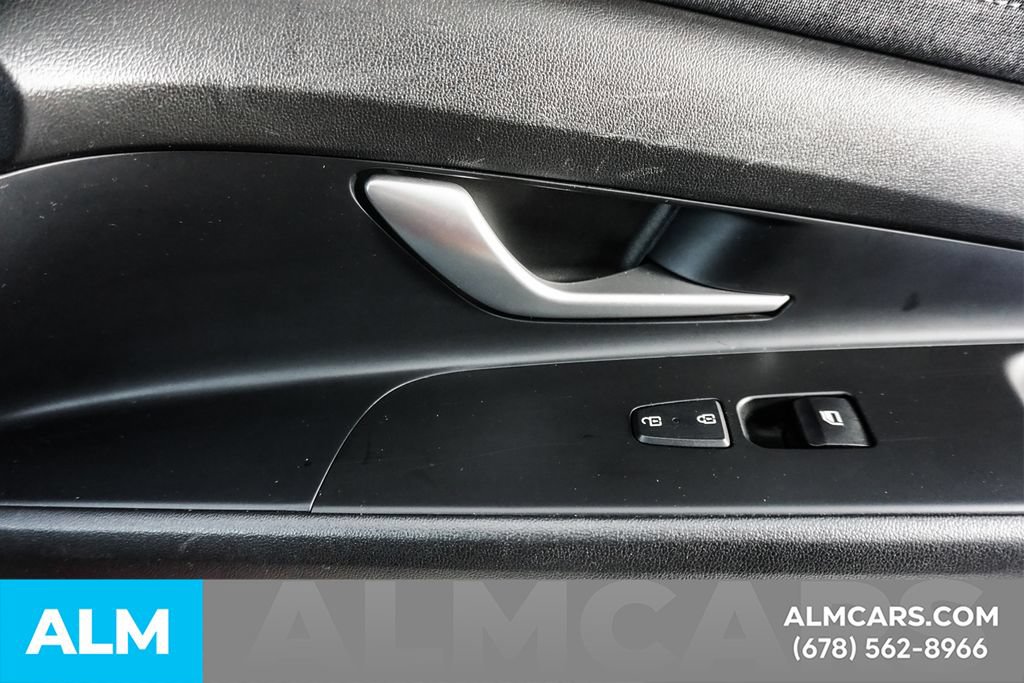 Used 2025 Hyundai Elantra Limited FWD image 45