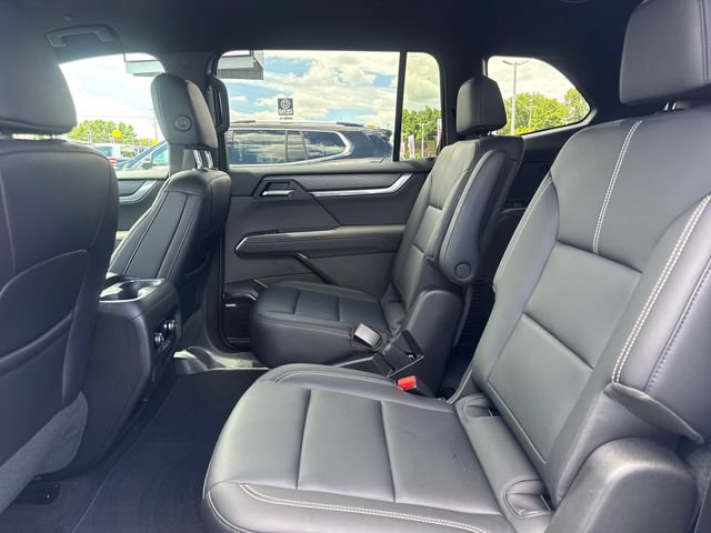 Used 2026 GMC Acadia Elevation w/ Elevation Premium Package FWD image 11
