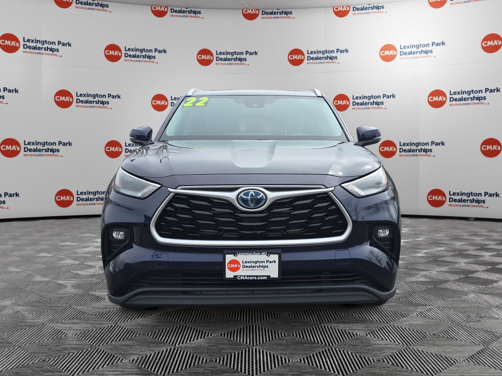 Used 2022 Toyota Highlander XLE image 2