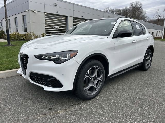 New 2026 Alfa Romeo Stelvio Sprint image 4
