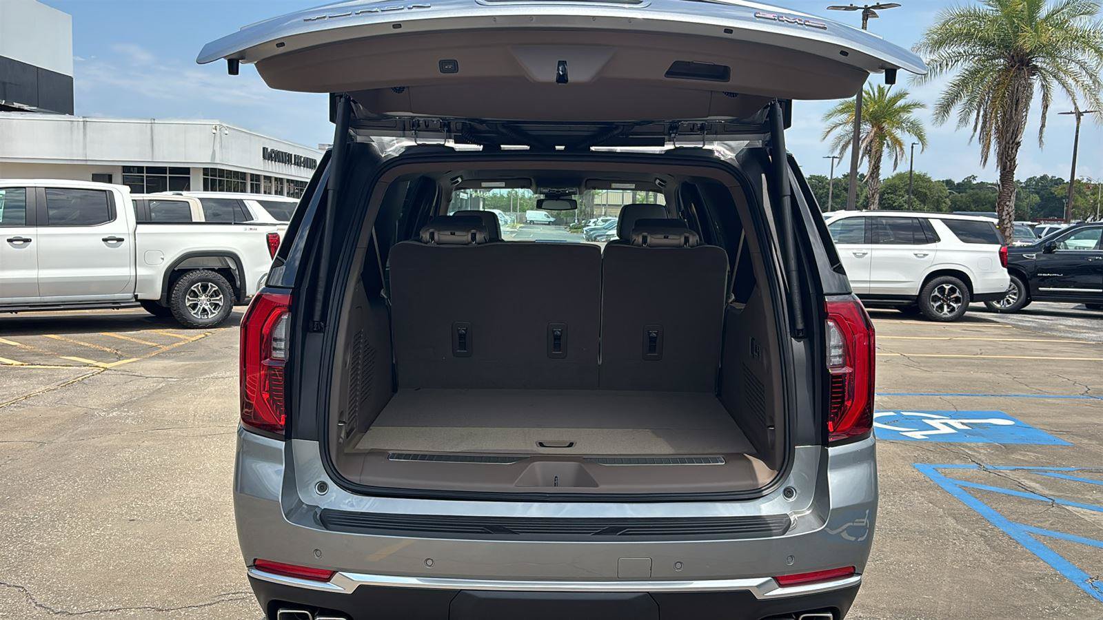 New 2026 GMC Yukon XL Denali RWD image 19