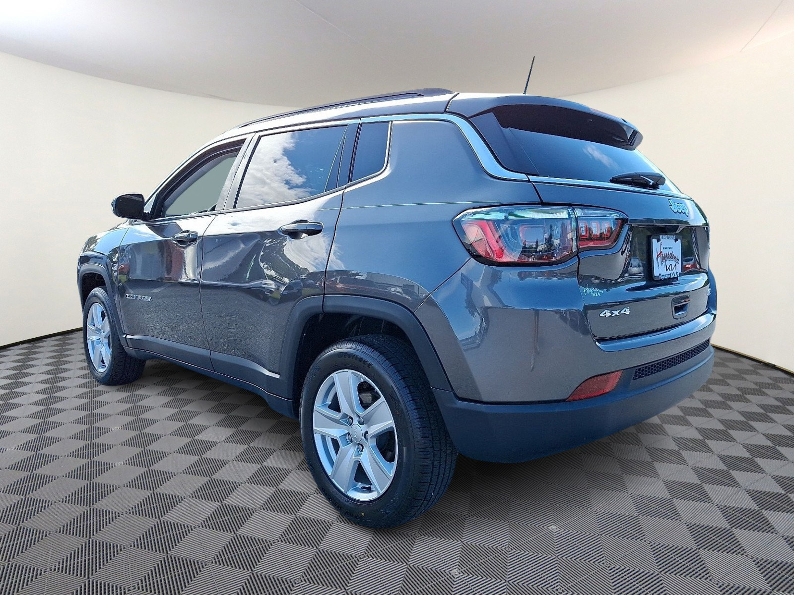 Used 2022 Jeep Compass Latitude AWD/4WD image 4