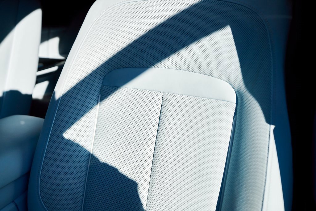 Used 2022 Rolls-Royce Cullinan Black Badge w/ Dark Exterior Package image 45