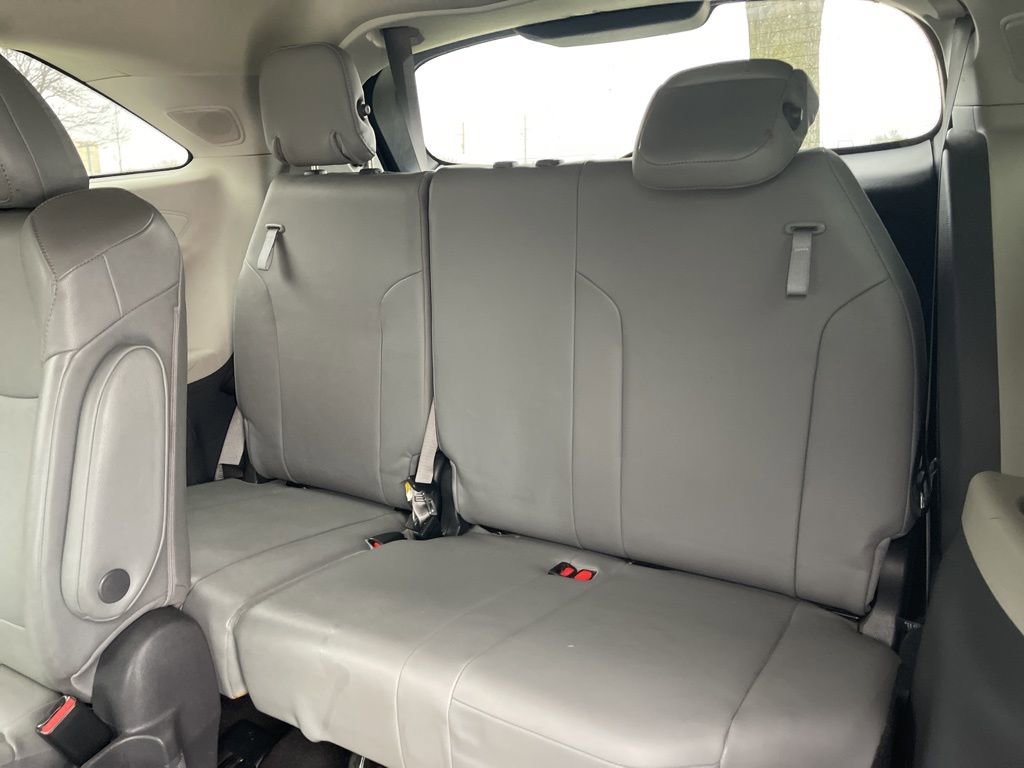 Used 2021 Toyota Sienna XLE w/ XLE Plus Package image 6