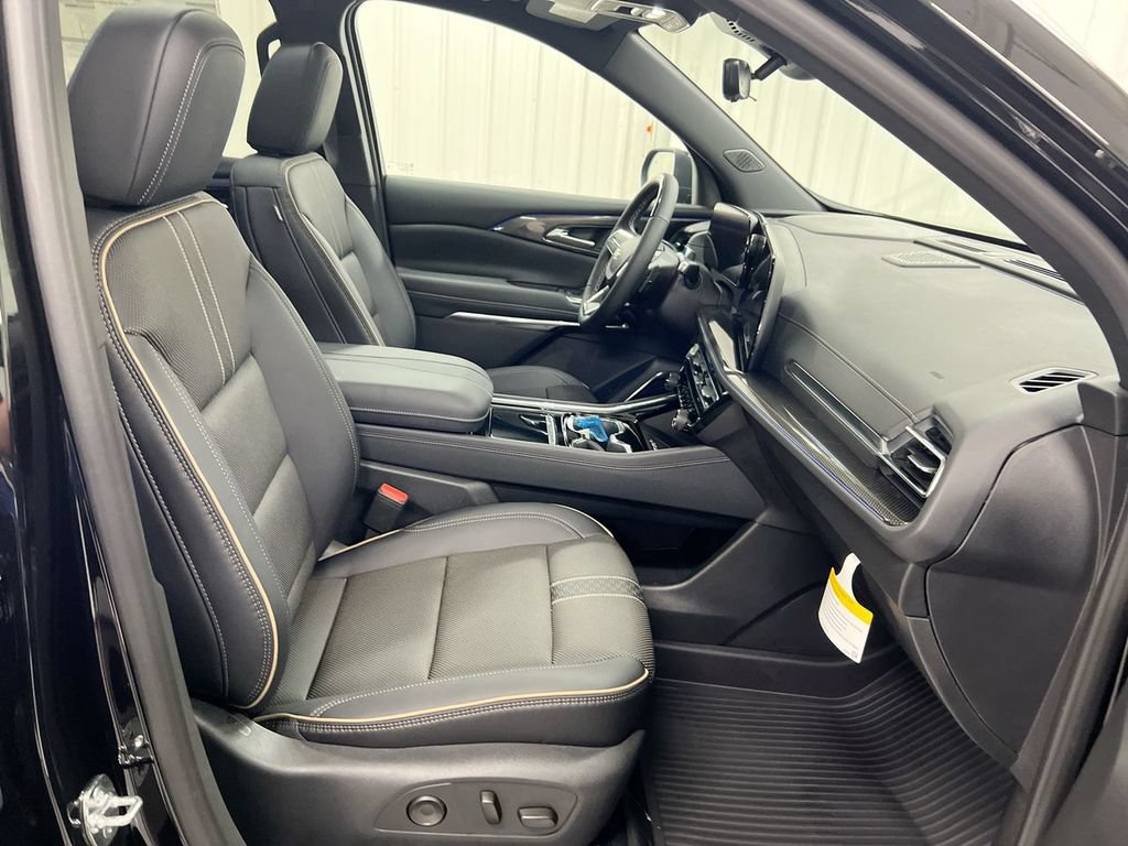 Used 2026 Chevrolet Traverse High Country w/ LPO, Floor Liner Package AWD/4WD image 23