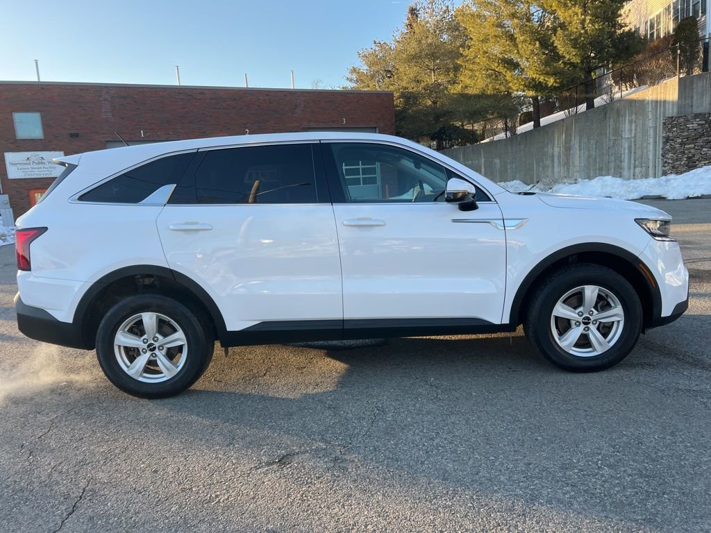 Used 2023 Kia Sorento LX image 6
