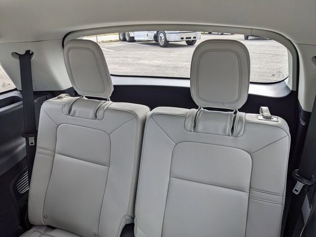 Used 2025 Lincoln Aviator AWD image 23