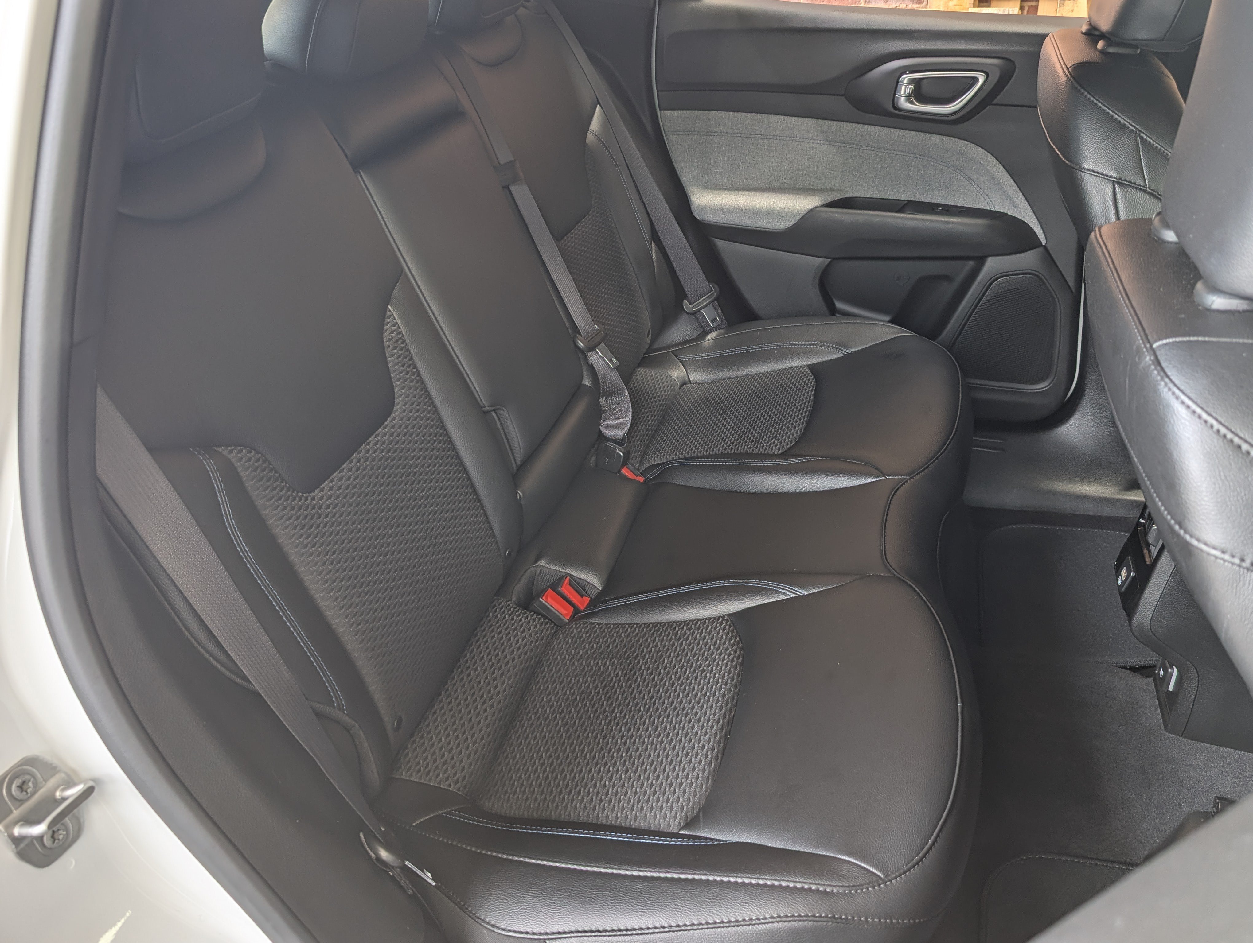 Used 2024 Jeep Compass Latitude AWD/4WD image 19