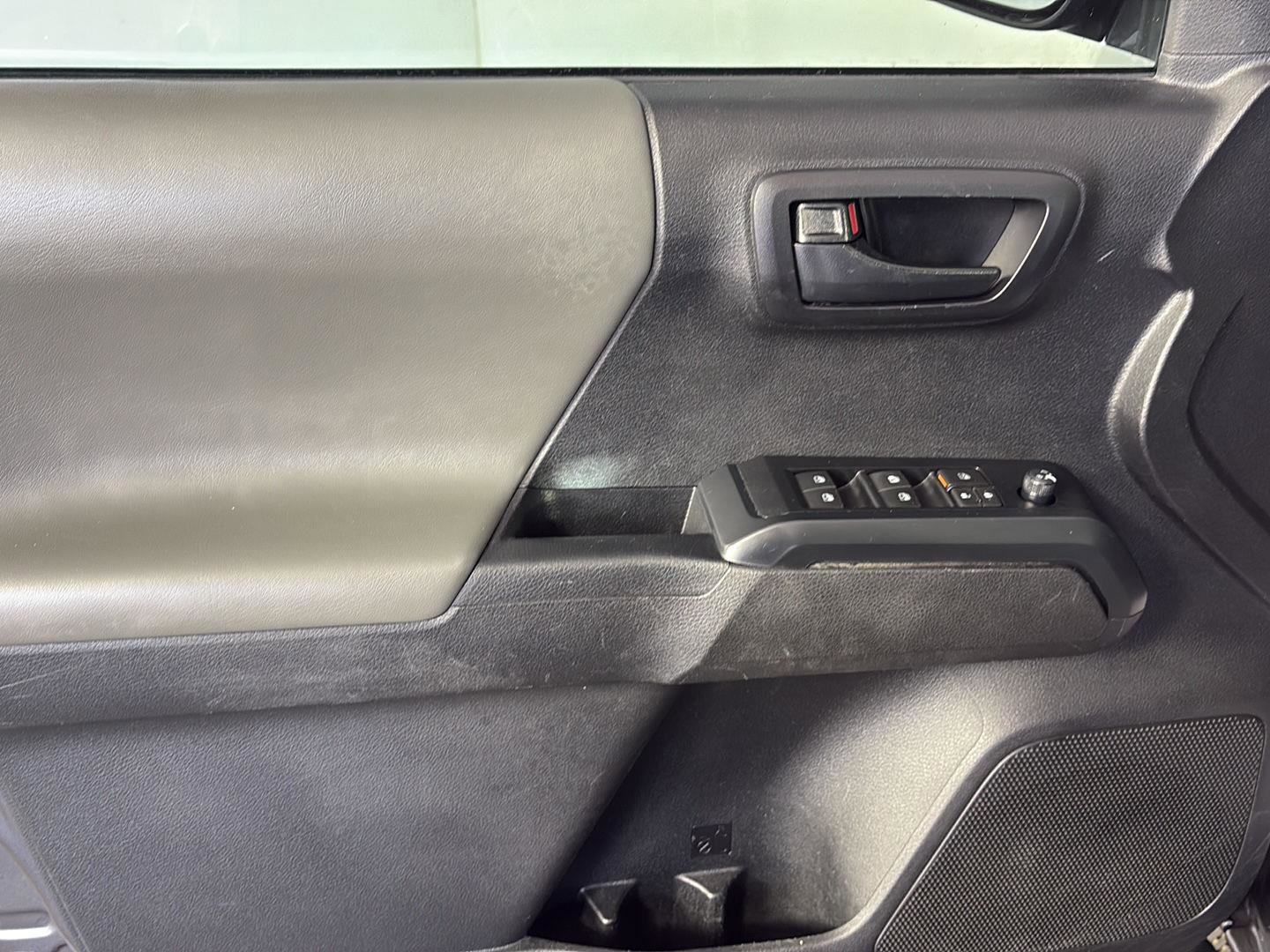 Used 2022 Toyota Tacoma SR AWD/4WD image 26