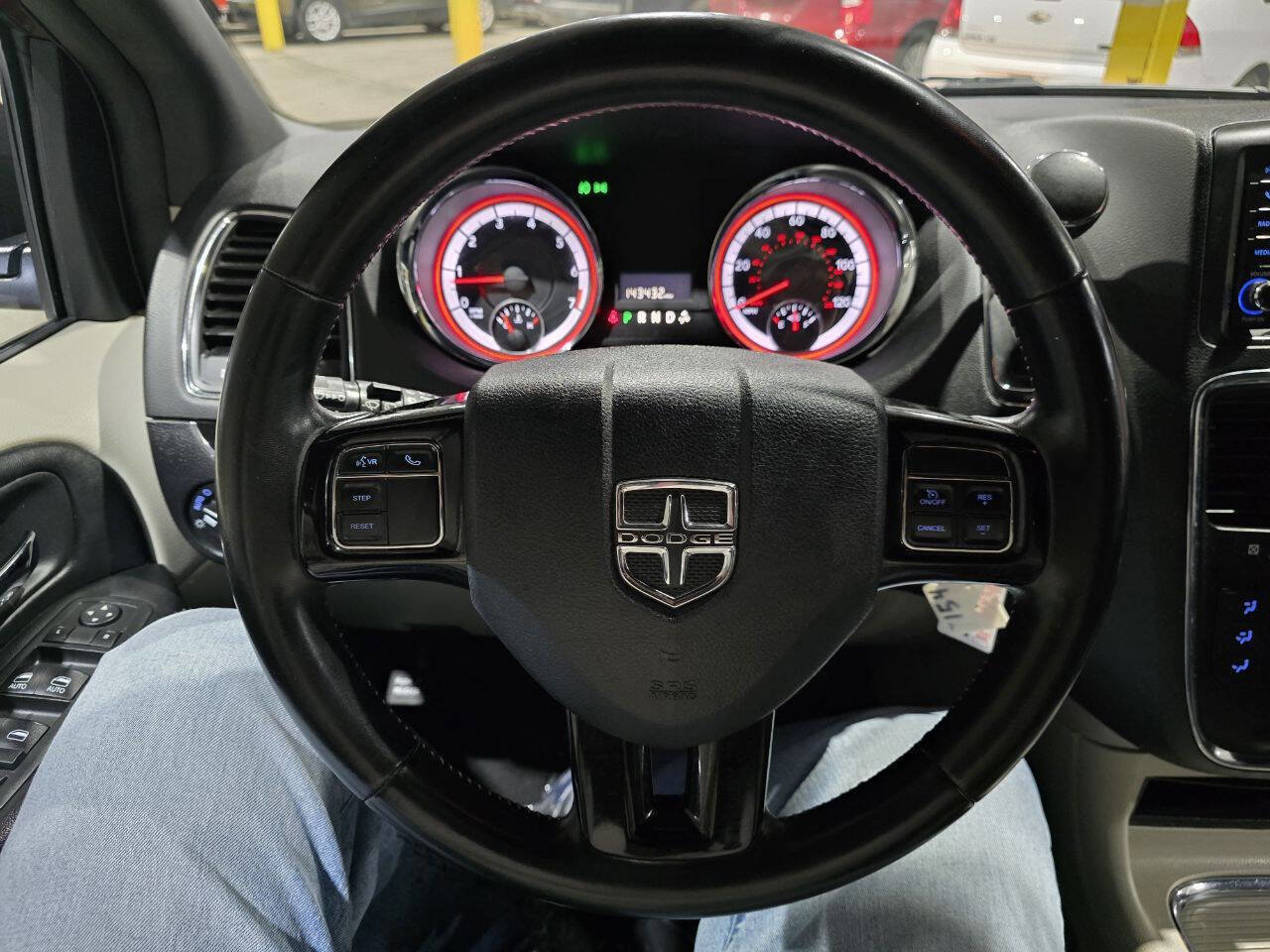 Used 2019 Dodge Grand Caravan SXT image 40