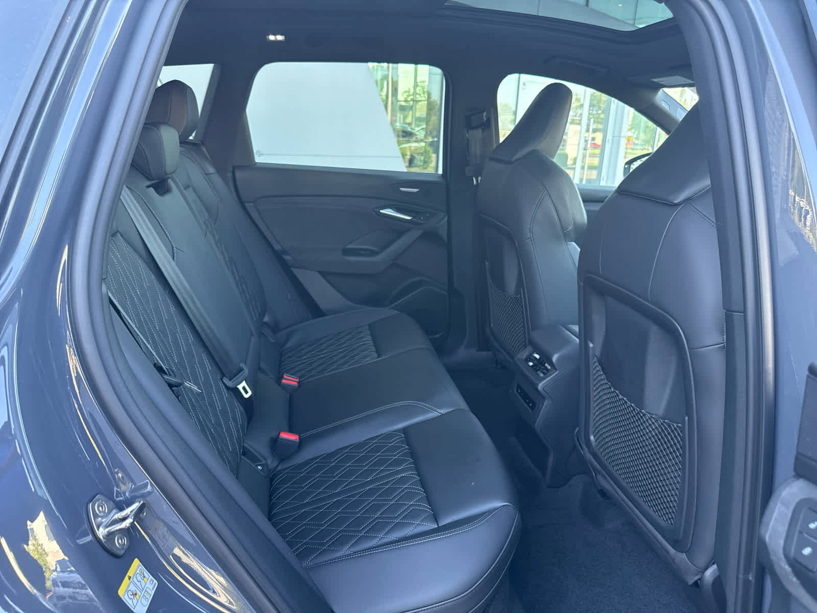 Used 2025 Audi SQ6 e-tron Prestige w/ Black Edition One image 29