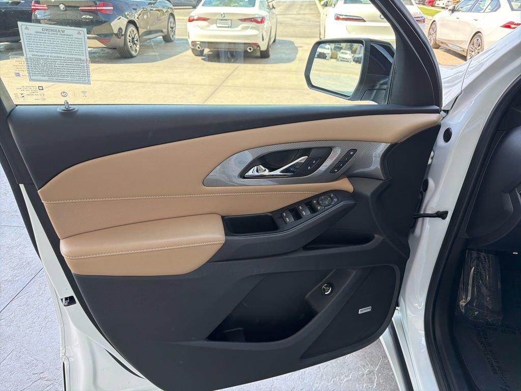 Used 2023 Chevrolet Traverse Premier image 9
