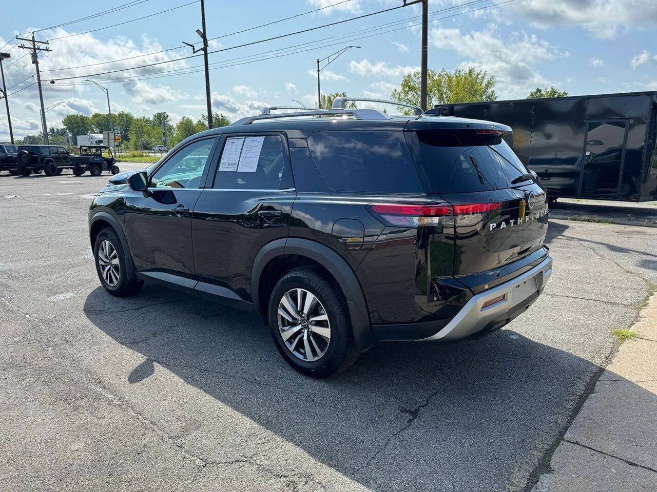 Used 2025 Nissan Pathfinder SL w/ Cargo Package AWD/4WD image 3