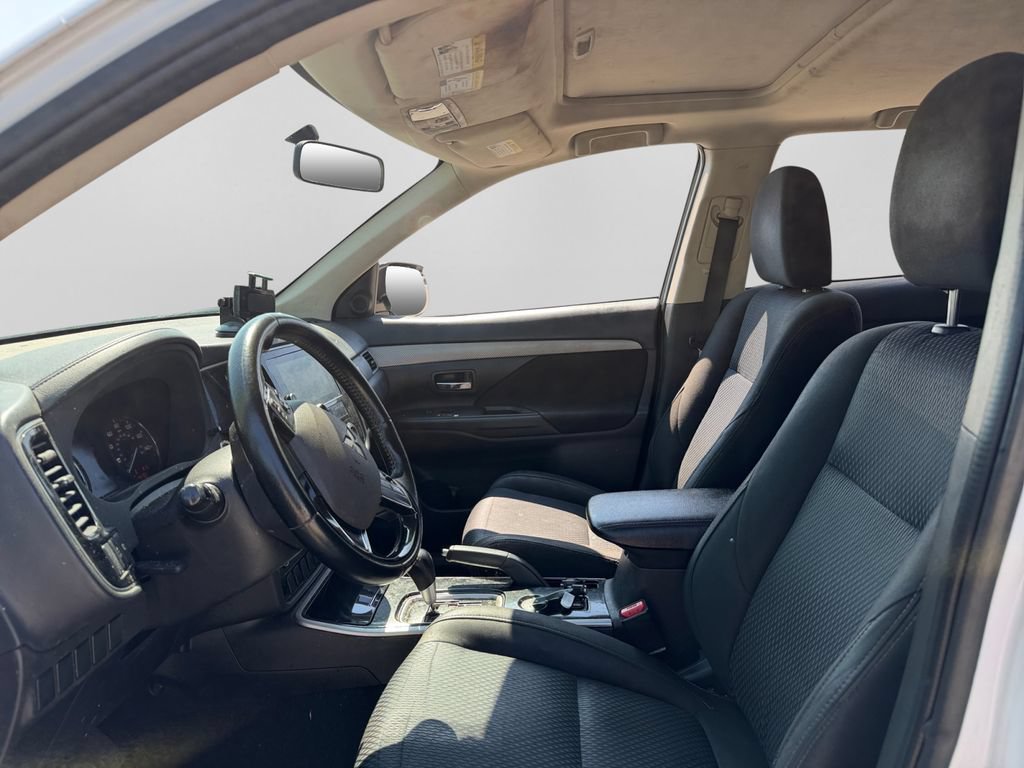 Used 2017 Mitsubishi Outlander SE FWD image 20
