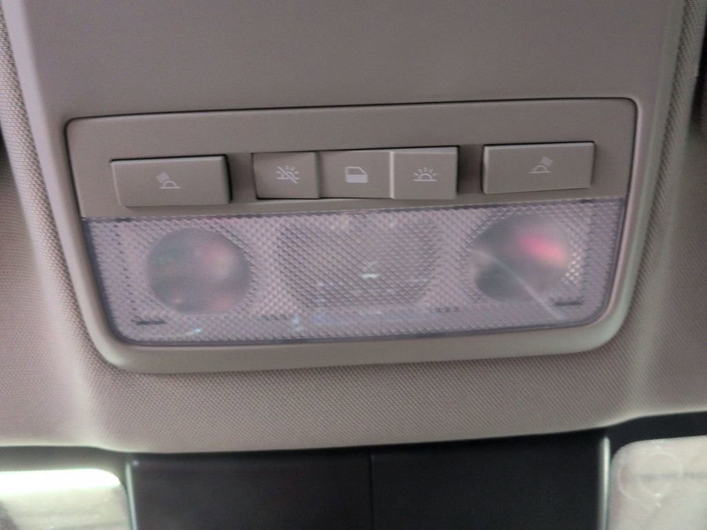 Used 2022 Buick Encore Preferred AWD/4WD image 22