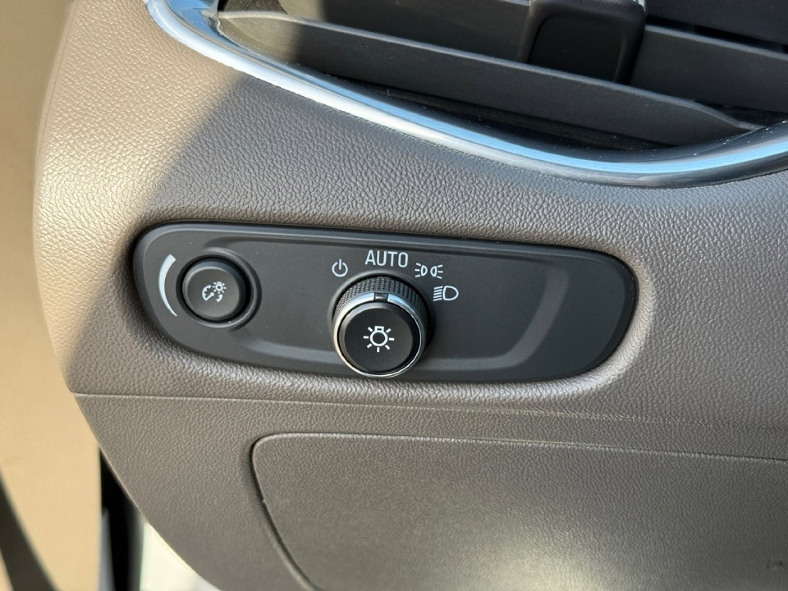 Used 2020 Chevrolet Malibu LT image 32