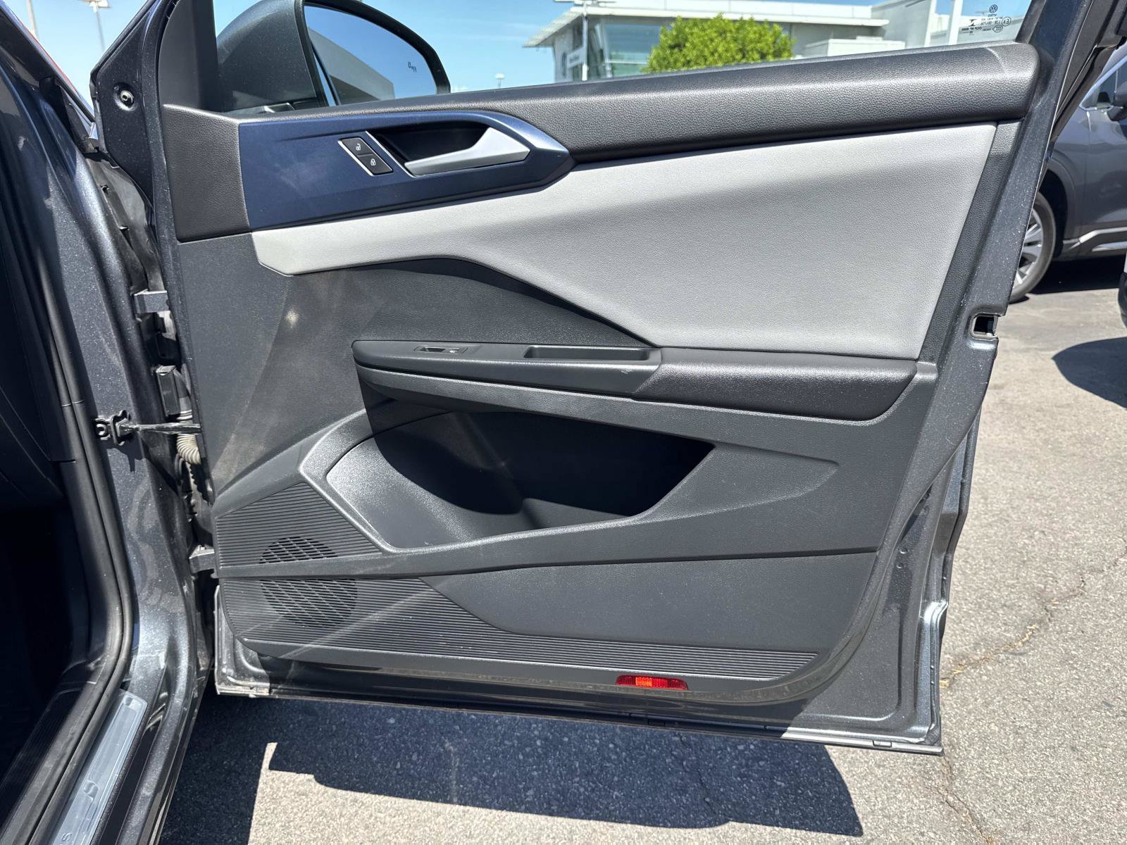 Certified 2023 Volkswagen Taos SE w/ Panoramic Sunroof Package FWD image 29