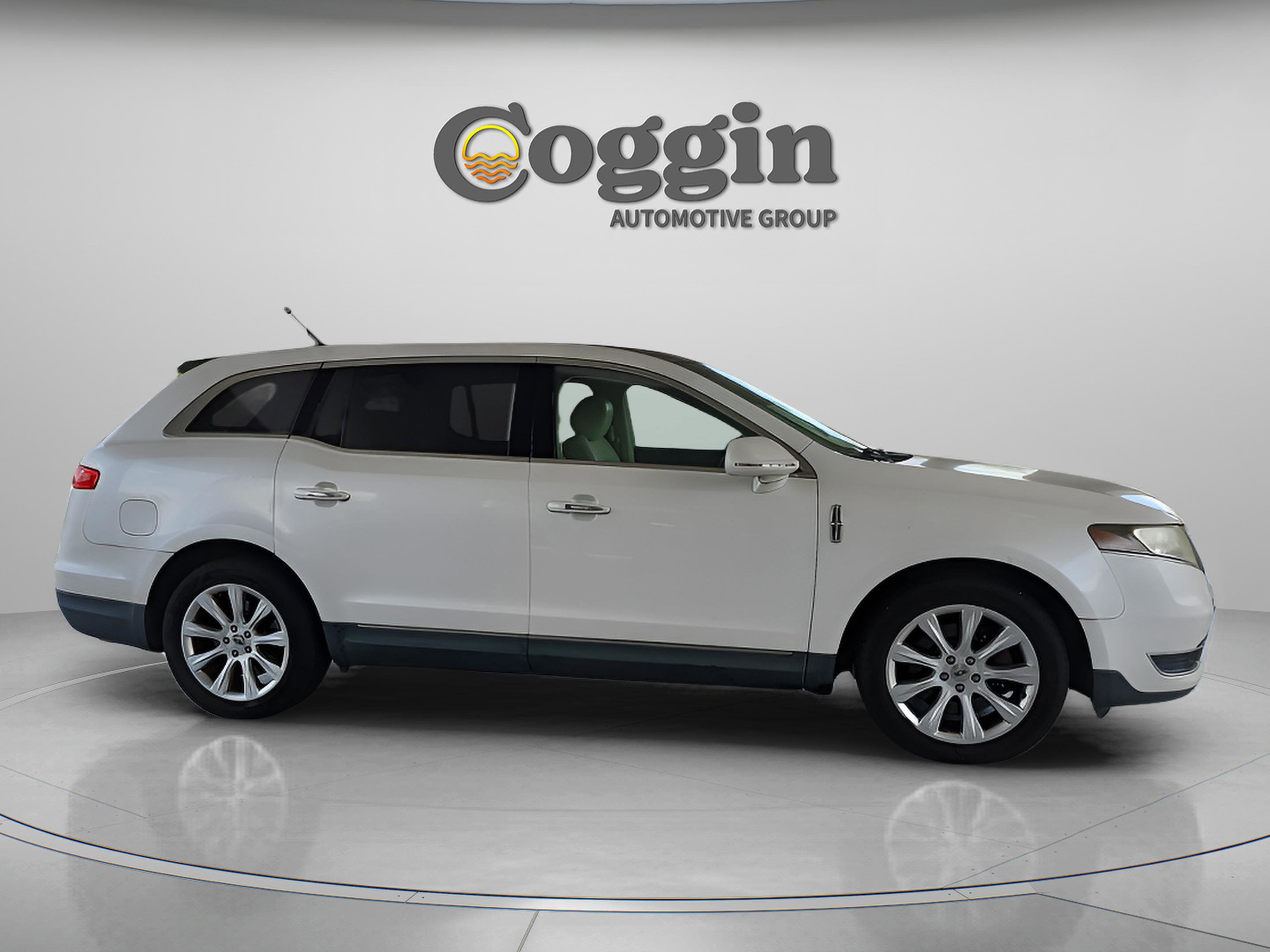 Used 2014 Lincoln MKT FWD image 6