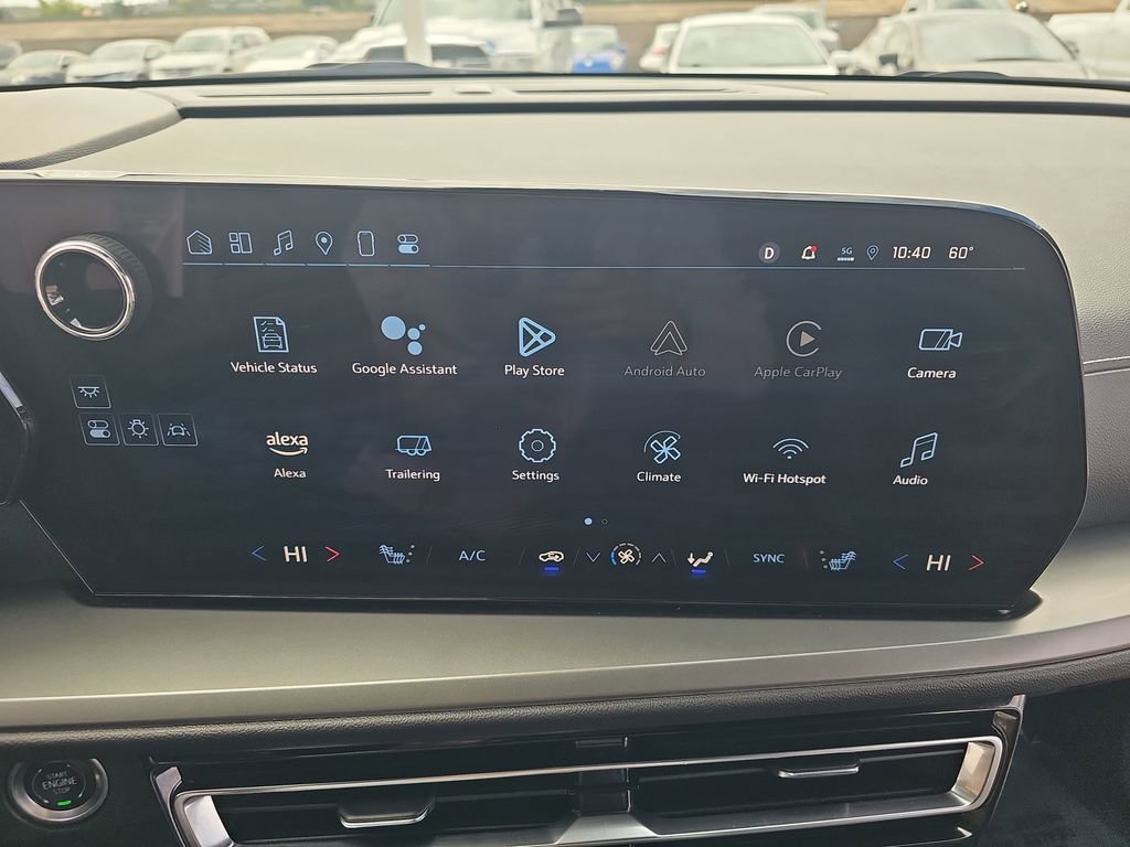 Used 2025 Chevrolet Traverse LT FWD image 23