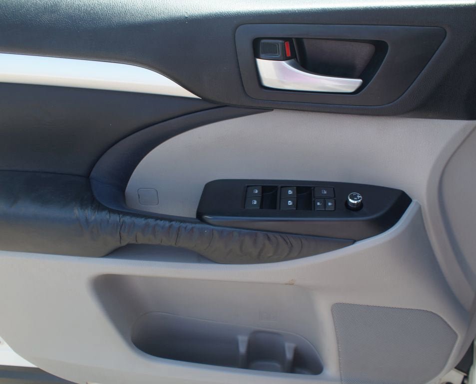 Used 2015 Toyota Highlander XLE FWD image 20