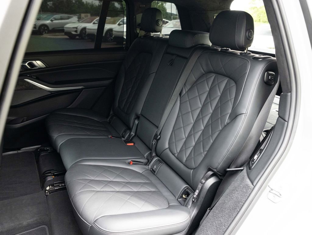 Used 2023 BMW X7 xDrive40i w/ M Sport Package AWD/4WD image 49