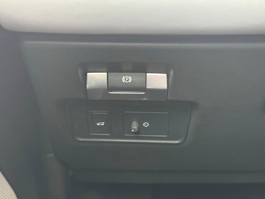 Used 2020 Land Rover Range Rover Evoque SE image 9