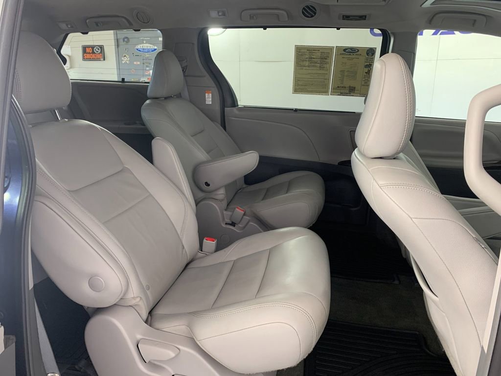 Used 2018 Toyota Sienna XLE Premium image 35
