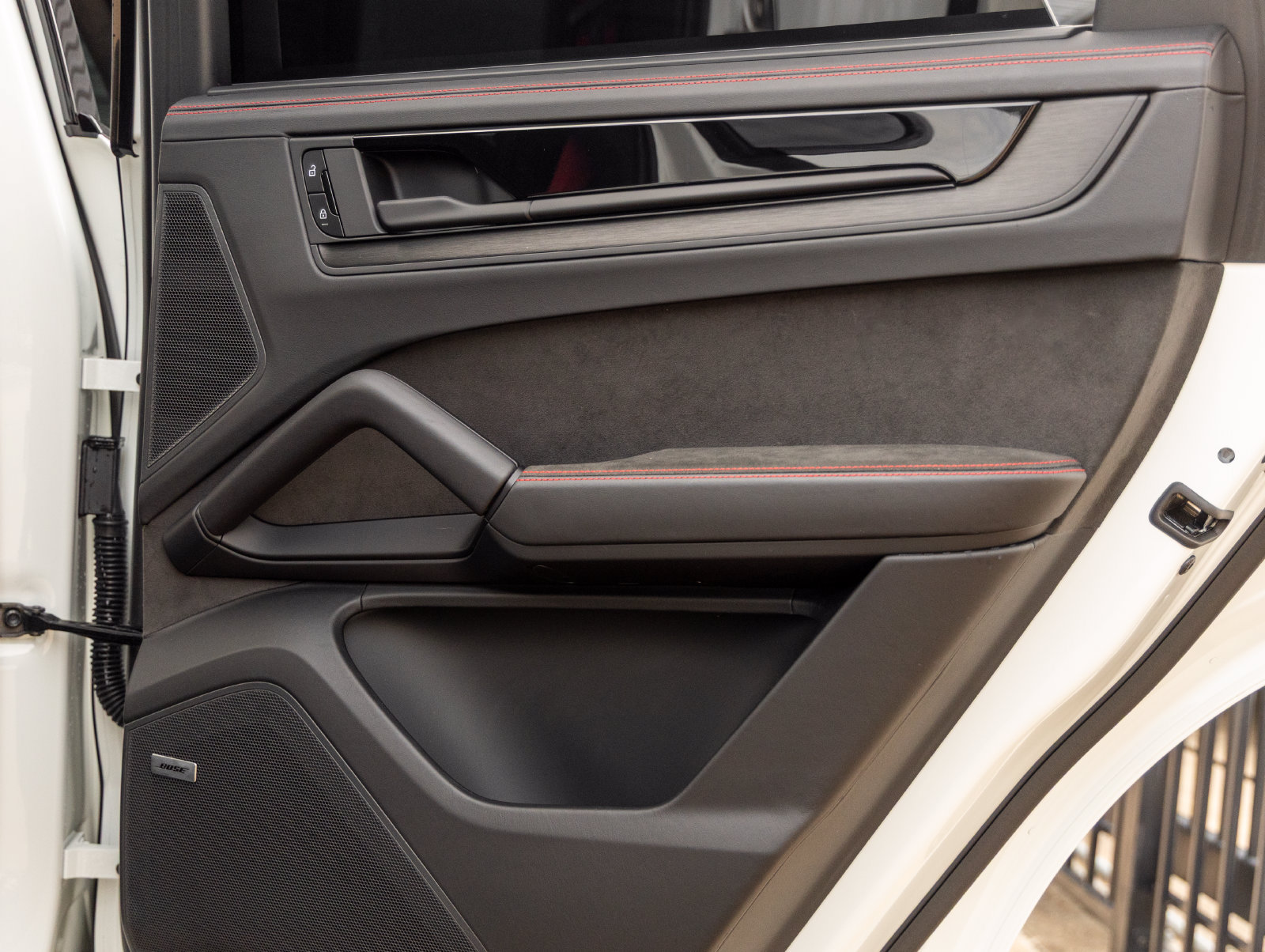 Certified 2025 Porsche Cayenne GTS AWD/4WD image 38