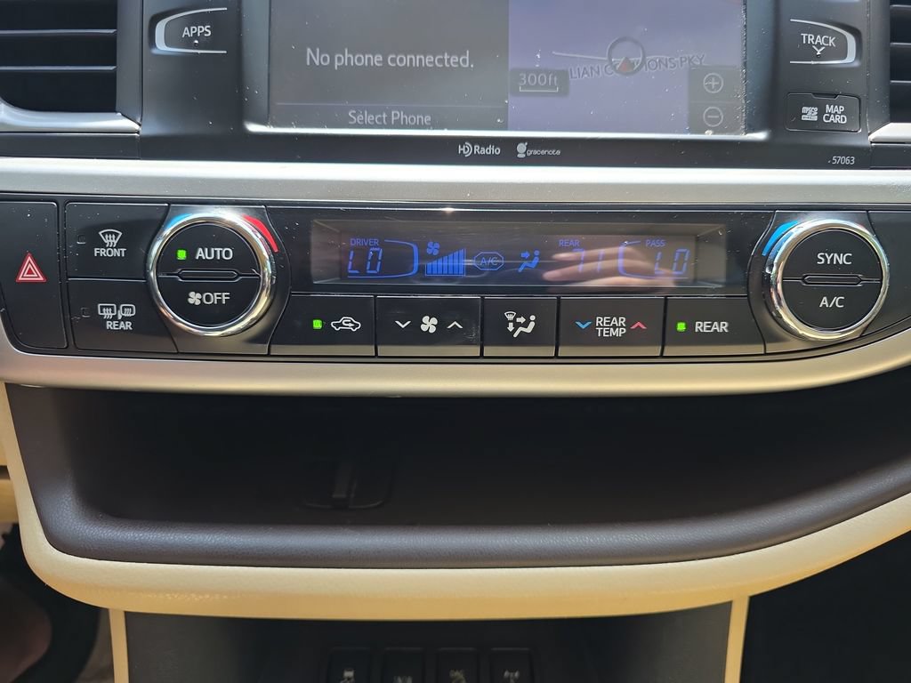 Used 2015 Toyota Highlander XLE AWD/4WD image 30
