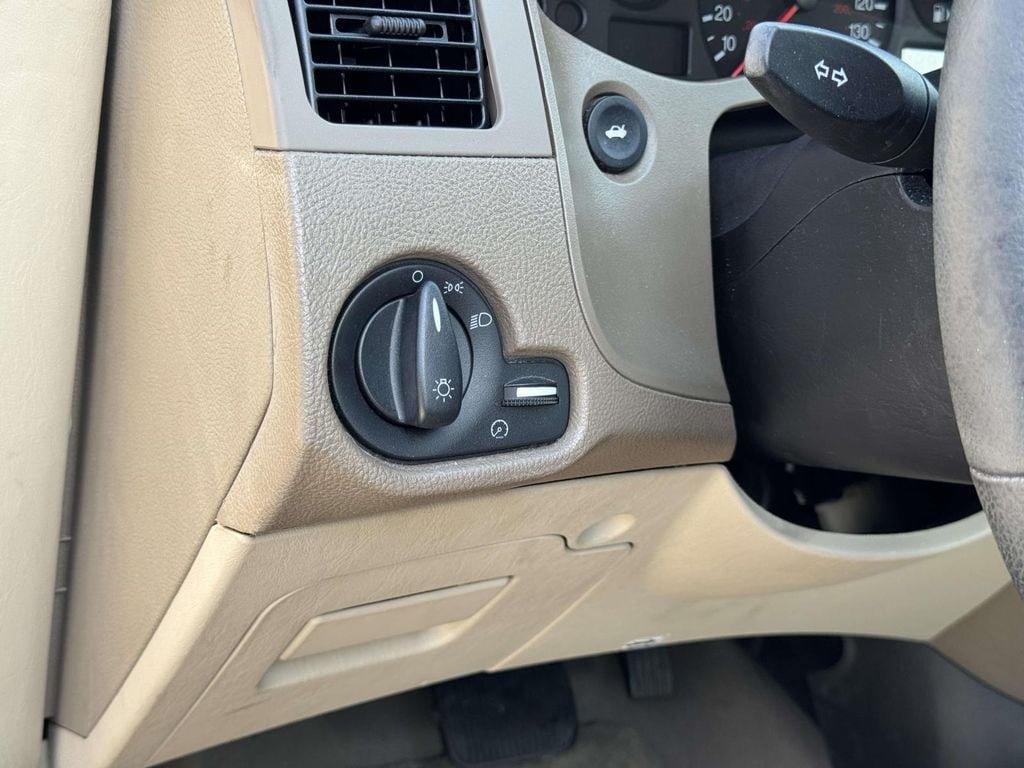 Used 2007 Ford Focus S FWD image 6