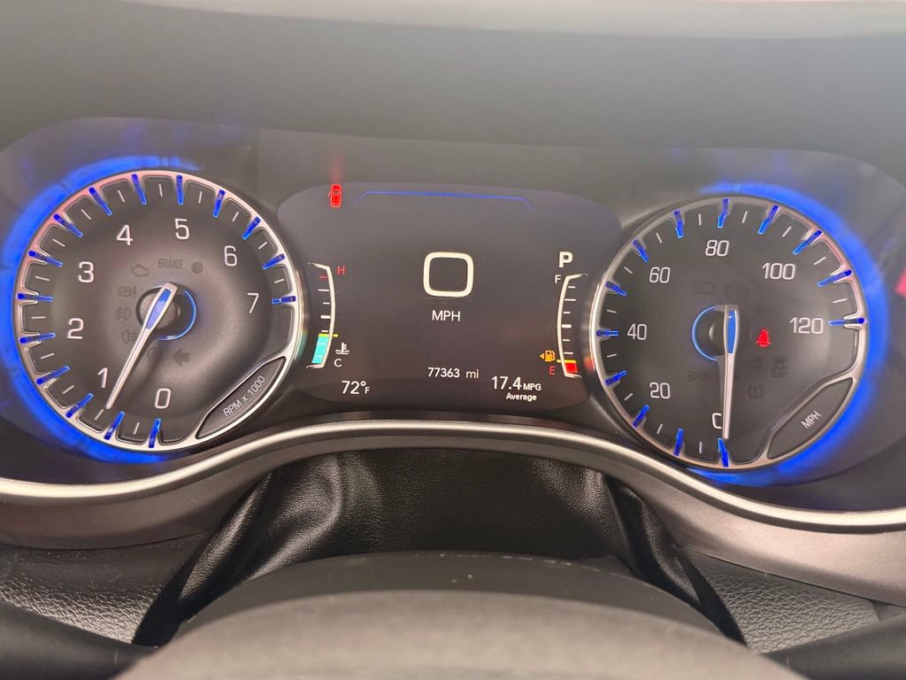 Used 2023 Chrysler Pacifica Touring-L FWD image 21