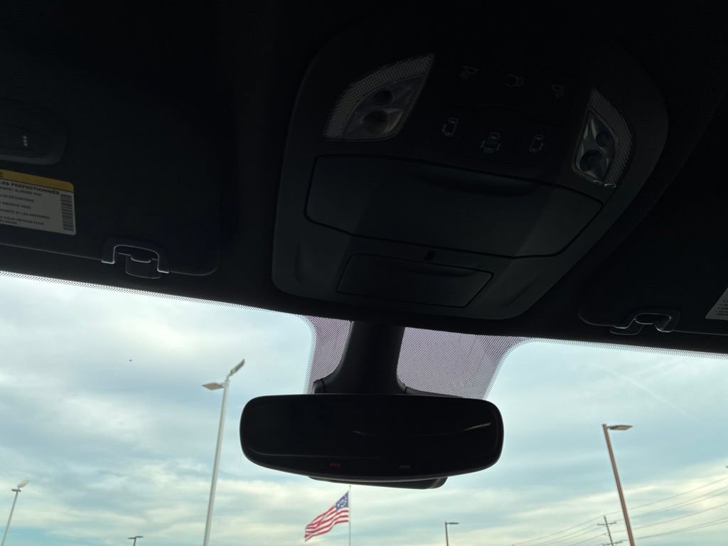 Used 2025 Chrysler Pacifica Select FWD image 34