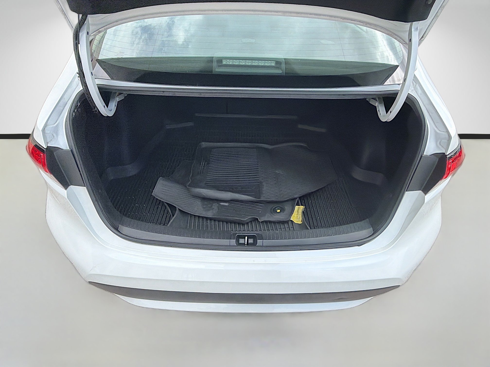 Used 2022 Toyota Corolla LE FWD image 23