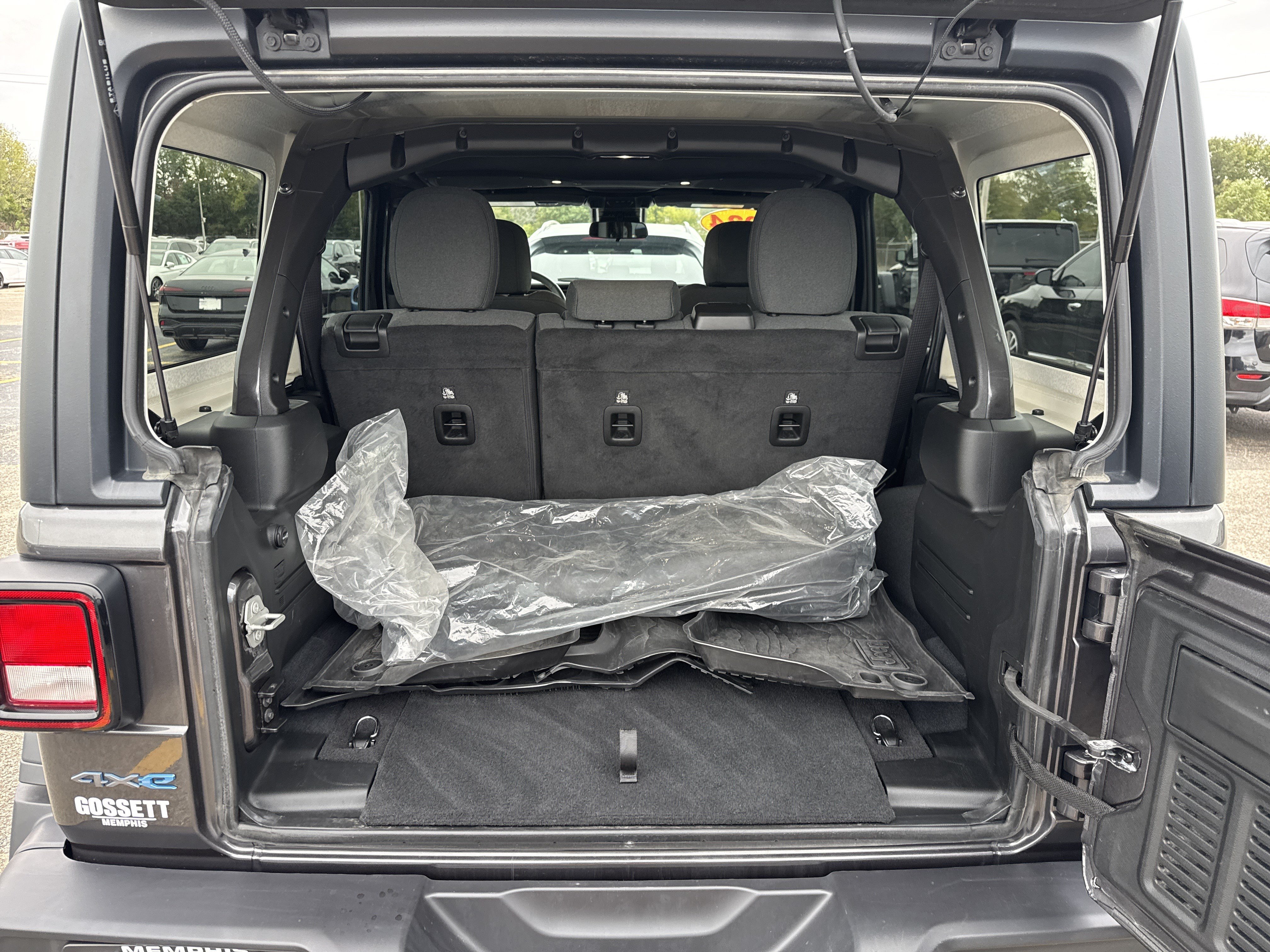 Used 2024 Jeep Wrangler Unlimited AWD/4WD image 8