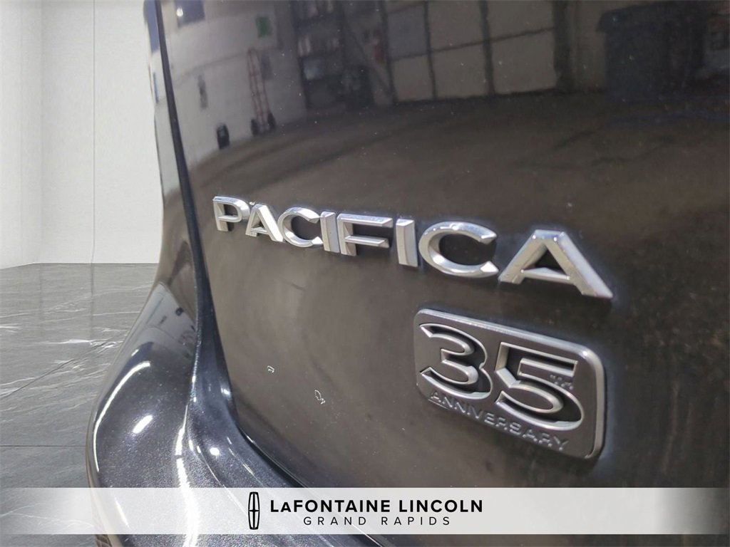 Used 2020 Chrysler Pacifica Touring-L image 9