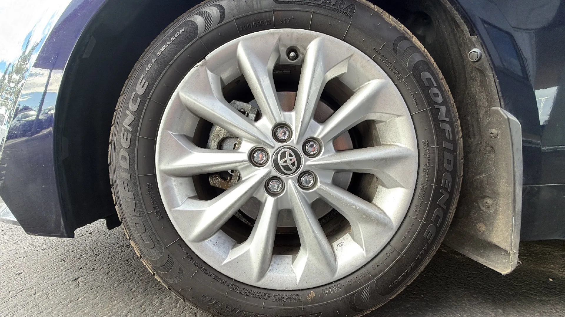 Used 2021 Toyota Corolla XLE w/ Carpet Mat Package (TMS) FWD image 14