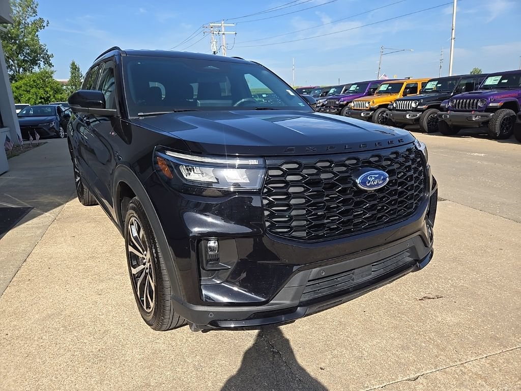 Used 2025 Ford Explorer ST-Line AWD/4WD image 16