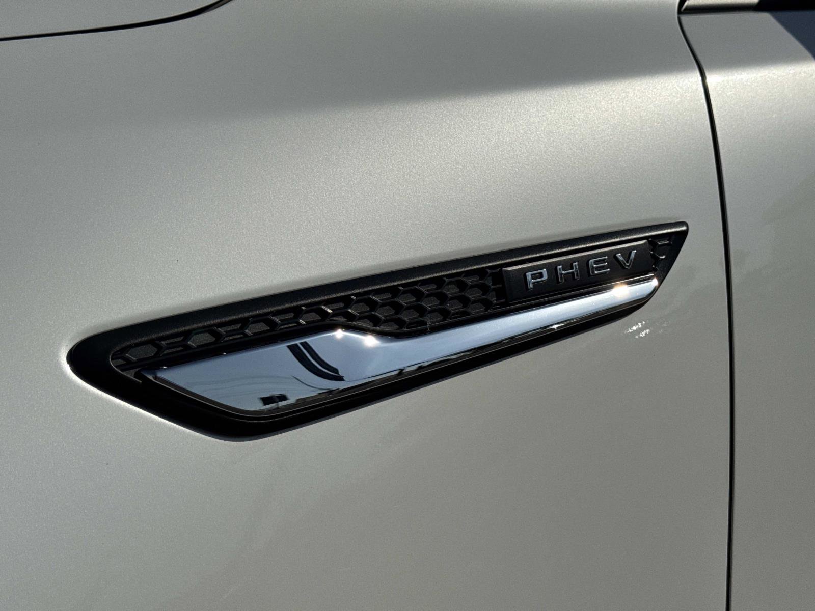 Used 2025 MAZDA CX-90 Plug-In Hybrid w/ Preferred image 8