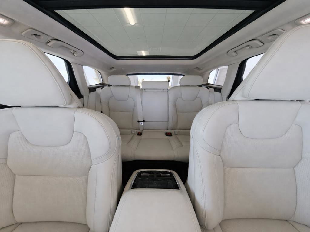 Certified 2023 Volvo XC60 B5 Ultimate w/ Protection Package Premier FWD image 13