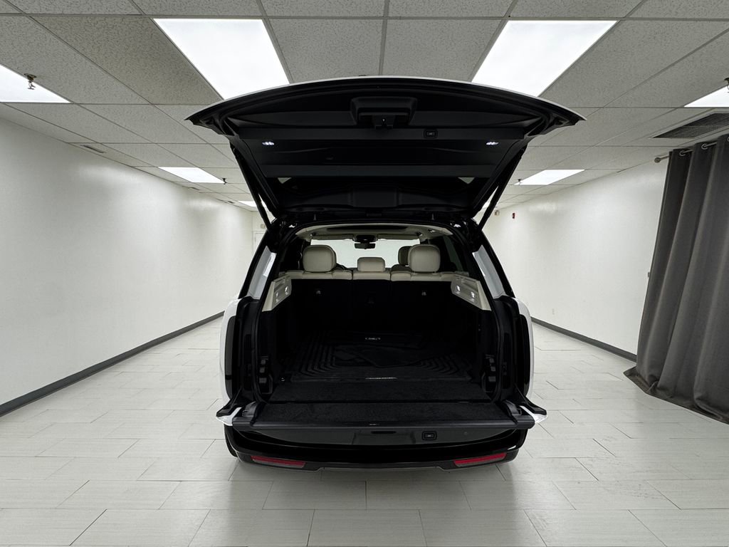 Used 2023 Land Rover Range Rover SE image 36