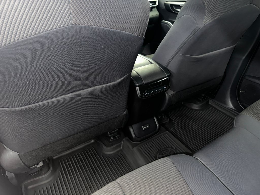 Used 2023 Toyota Highlander L FWD image 17