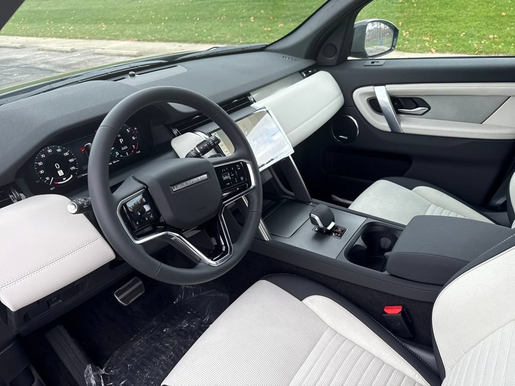 New 2025 Land Rover Discovery Sport Dynamic SE AWD/4WD image 11
