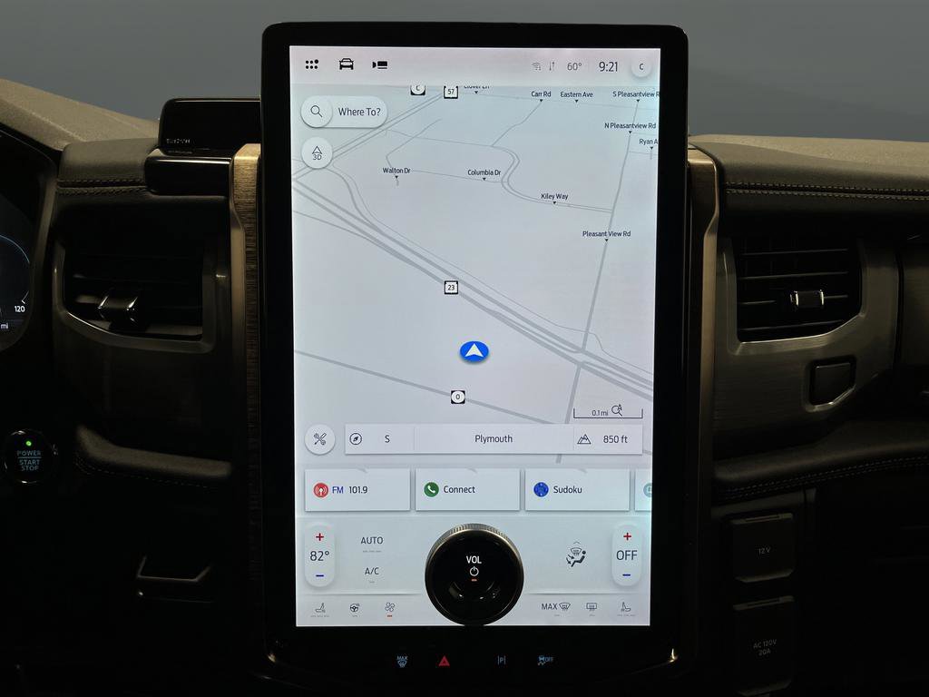 Used 2022 Ford F150 Lightning Lariat image 9