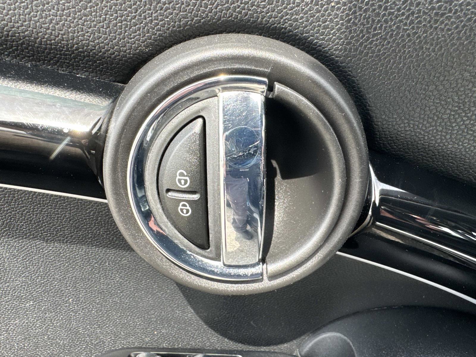 Used 2022 MINI Cooper S w/ Driver Assistance Package image 14
