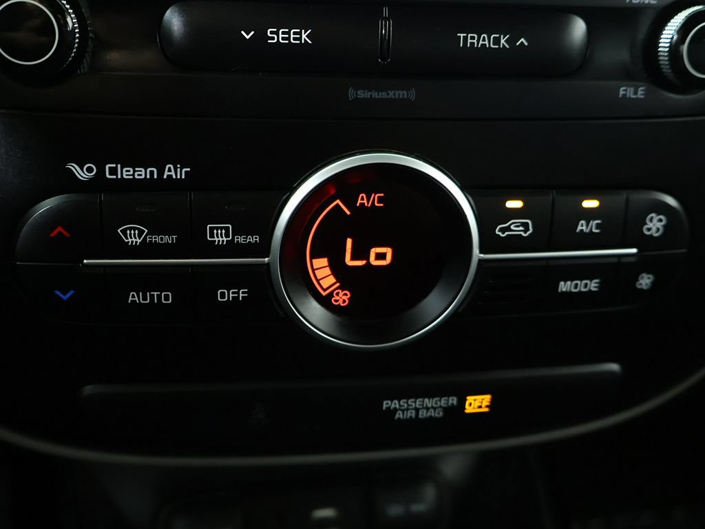 Used 2017 Kia Soul + FWD image 39