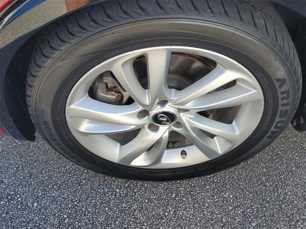 Used 2018 INFINITI QX30 Premium w/ Navigation Package image 4