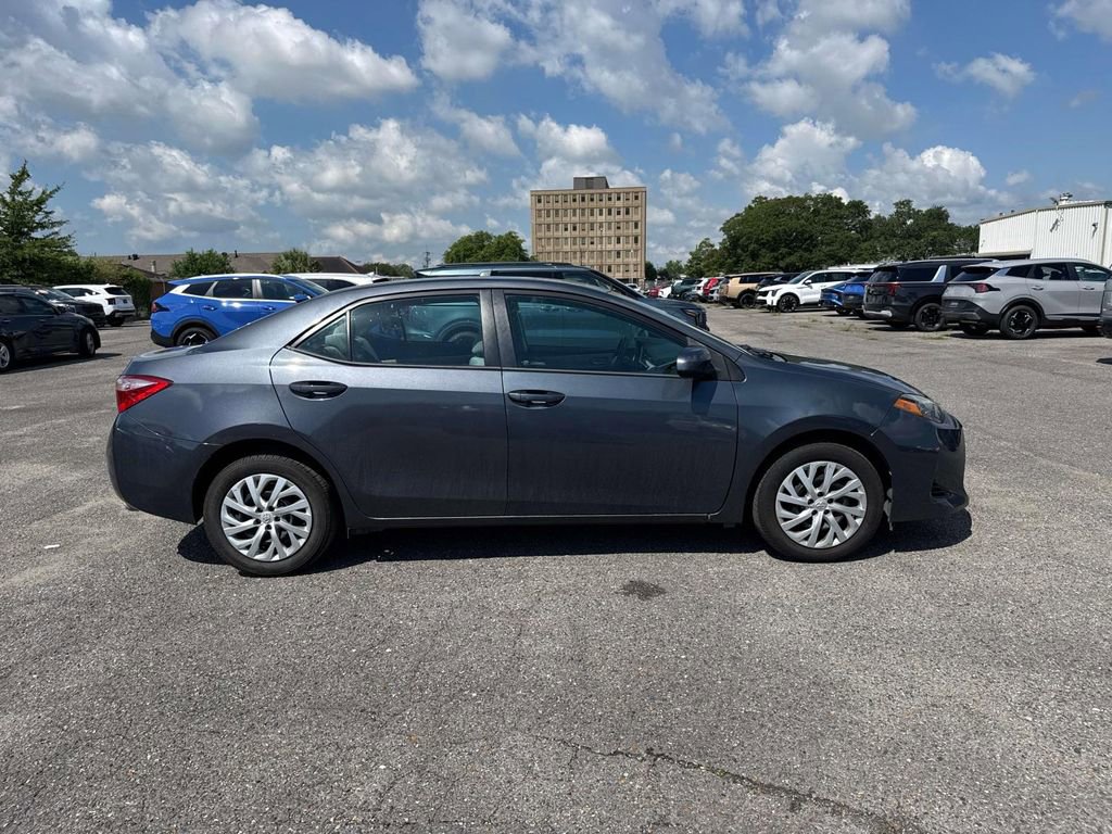Used 2018 Toyota Corolla LE FWD image 8